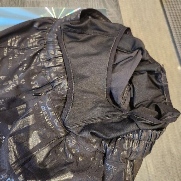 Lululemon Hotty Hot Short II *2.5" Manifesto - Picture 4 of 10